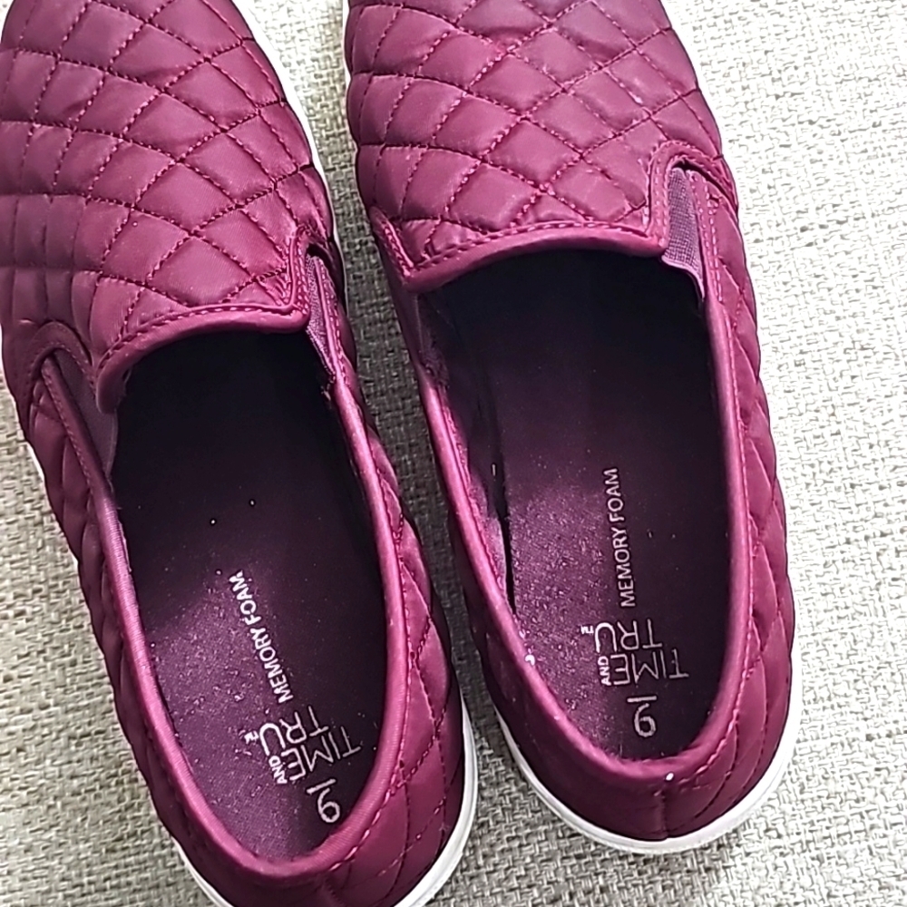 Time And Tru Memory Foam Slip On Burgundy size 9 - Picture 4 of 7